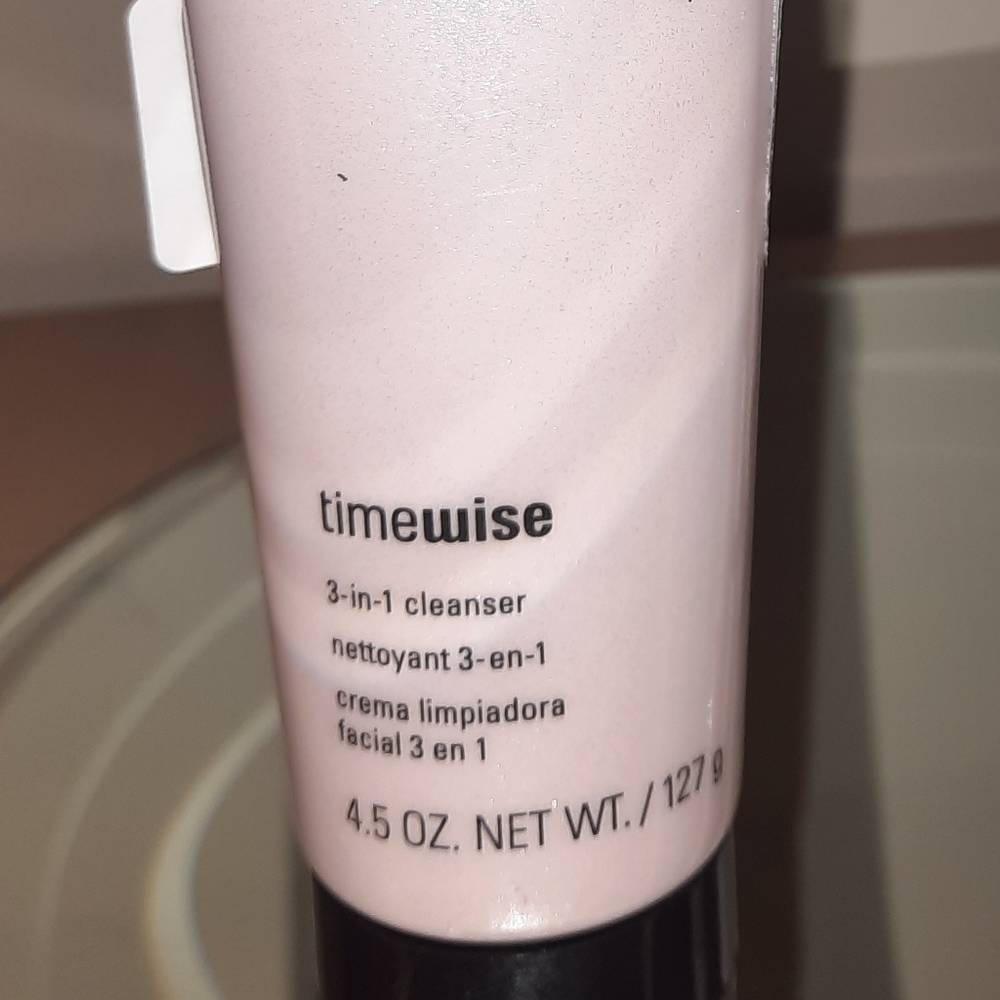 Timewise 3-1 cleanser